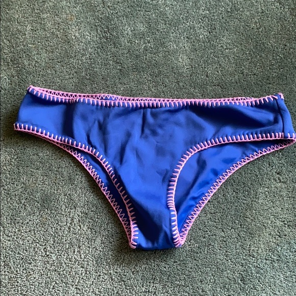 Victoria’s Secret Bikini - Picture 4 of 8